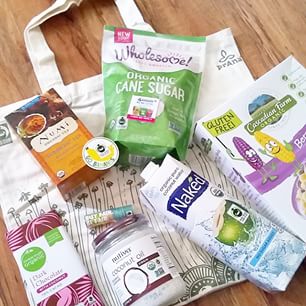 Thanks @FairTradeUSA for this awesome #FairTradeFaves box! Tap for all…